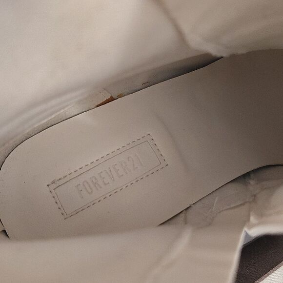 Forever 21 White Faux Leather Buckle Chunky Platform Ankle Boots Size 8 - Picture 9 of 14